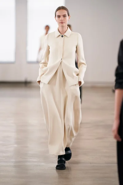 Look 27